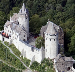 Luftbild der Burg Altena