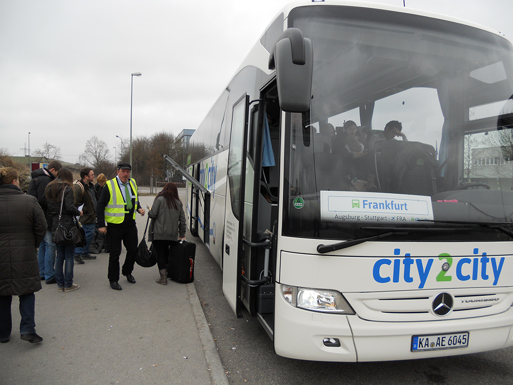 City2City-Bus am Augsburger Fernbahnhof